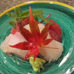 日本料理にわの - お造り（鮪・真鯛昆布〆・白いか）