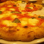 ピッツェリア ダ・アオキ タッポスト - 大きめのピザ