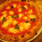 ピッツェリア ダ・アオキ タッポスト - トマトの酸味が印象的