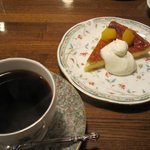 バナナフィッシュ カフェ - マロンケーキとブレンド