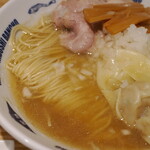 NIBOSHI MANIA - シャカリキ煮干ワンタン麺の麺