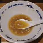 NIBOSHI MANIA - シャカリキ煮干ワンタン麺のスープ