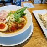ラーメン大戦争 - 夕凪と餃子(黒豚)