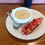 ヴァ・ベーネ - 料理写真:◯Bランチ　1,700円　が人気らしいけれど
何だか欲が出ちゃってメインがプラスされる

●Cランチ　2,400円

を注文してみた

■Bランチ、Cランチは
　スープ又はサラダのどちらかを選択する