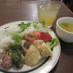 小さな街の食堂 cafe MISTY - チキンソテー～アンショワイヤードソース～（デザート付き)930円