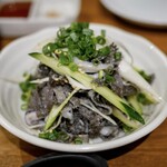 炭火焼肉ホルモンさわいし - センマイ刺し