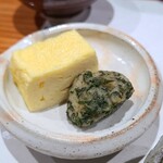 鮨匠 のむら - ②飛魚の薩摩揚げ(のむらオリジナル、飛魚は鹿児島県屋久島産)
      薩摩揚げは出汁にも使われる飛び魚の擂り身100%使用、味わいが深く濃く絶品
      ③出汁巻き玉子
      厚焼きはやや甘口で程よいシットリ感