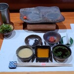 鮨匠 のむら - 酢味噌、醤油、ポン酢(のむらオリジナル)、梅肉(鹿児島・大分・和歌山等)、塩(鹿児島県坊津)、黒胡麻(鹿児島県喜界島)、若布(岩手県)、麦味噌(鹿児島県)、山葵(静岡県有東木)、葉山葵(静岡県有東木)