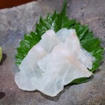 鮨匠 のむら - ⑤九絵(鹿児島県坊津産、釣り、4.5kg、雌、5日寝かせ)
      産卵は夏、旬は晩秋～春、10kgで雌→雄へ性転換
      5日寝かせでも微かなコリ感、更に脂もあり旨みと爽やかな甘みがあります