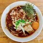 麺屋　たか - 生卵、メンマ、カイワレ、豚バラ、辛揚げ玉、海苔など