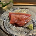 筵 - 続きましては、同じく戻り鰹の、ヅケ。これ、最高に旨い。。