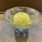 筵 - バニラの中に、もろゴーヤのツブツブが！