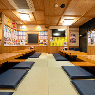 昭和レトロなポスター・どこか懐かしさの漂う大衆酒場の雰囲気