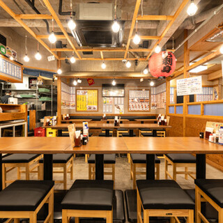 にぎやかな店内は雰囲気抜群！スタッフの明るい声が店内に響きます☆