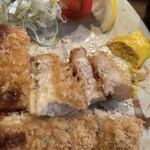 とんかつ かつせい - 脂身はジューシー。赤身は締まってます。