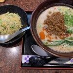 中華麺食堂 亀吉 - ラーメン半炒飯セット(担々麺)。