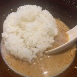 中華麺食堂 亀吉 - 〆飯を投入。