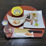 旅館山翠 - 前菜　　　海鮮マリネ
      　　　　　鮪生ハム 
      　　　　　きゃら蕗
      　　　　　紅葉麩
      　　　　　鴨肉のロースト