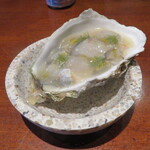 SAISON - 岩牡蠣のミキュイ　キュウリとレモンのコンソメ。