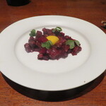 SAISON - 新潟蒲原牛とビーツのタルタル。