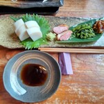 茅ヶ崎 そば処 榮家 - 板わさと三種の酒肴盛り合わせ　半分サイズ