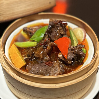 食材の旨味を閉じ込めた蒸籠料理を堪能あれ