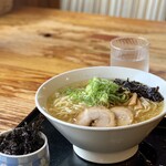 中華蕎麦 春馬 - 朝ラー（塩）780円にバラ海苔トッピング150円