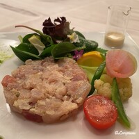 モン・フレーブ - 魴鮄､曹以､鬢長鮪のタルタルのサラダ仕立