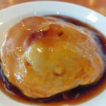 中華キッチン華亭 - 天津飯近影。ふわふわ卵に甘酢あん。好きな味♥