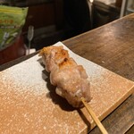 二代目鳥七 - もも串（250円）税込【令和6年08月02日撮影】