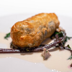 レストラン オオツ - 2024.8 メゾンミトー社フォアグラ・ド・カナールを詰めた那珂湊産根本兄弟のドンコ（エゾイソアイナメ）フリット 肝のクリーム煮とシャルドネのソース ゆずもファーム産ツルムラサキ