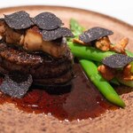レストラン オオツ - 2024.8 常陸牛「煌」ヒレ メゾンミトー社フォアグラ・ド・カナール ロッシーニ風 ジロール茸 JETFARM産ハセパラ（長谷川さんのグリーンアスパラガス）