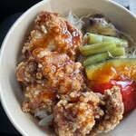 LAWSON - 料理写真:彩り野菜と鶏から揚げの甘酢たれ丼