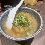 立ち呑み ソメアカ - あら煮込み豆腐（絶品！！！）