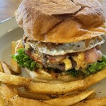 GATE CAMP BURGER - ゲートキャンプバーガー(ランチはフライドポテト付き)