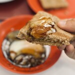 Ya Kun Kaya Toast - 半熟卵を乗せて一緒に食べてみたが、別に…