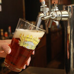 クラフトハウス トーキーズ - ビールを注ぐシーン