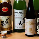 地鶏もも焼き 鳥刺し とりさくせす - 日本酒集合