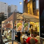 関根精肉店 - お祭りの日はお店前に大きな鉄板が登場！