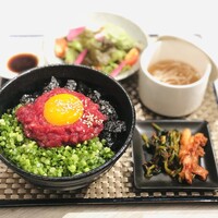 和牛ユッケ丼セット