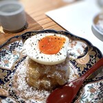 日本酒食堂 吟乃灯 - ＊マヨネーズ控えめのポテサラを半熟卵と共に頂くと、いいお味。