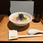 NIBOSHI MANIA - 冷やしシャカリキ天然ヒラメ鮮魚煮干ソバ着丼