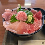 まぐろレストラン - まぐろ食べ比べ丼(酢飯)