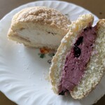 おおば製パン - 手前：ハスカップ。奥：ラベンダー