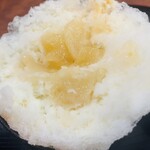 こひる庵 - 中にも桃コンポート！贅沢すぎる♡