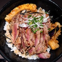 旬菜ステーキ処 らいむらいと - レア焼き丼