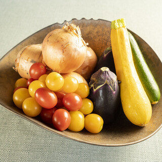 淡路玉ねぎをはじめ旬の島野菜をご提供
