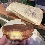 Carpe Diem (Winkel en Tearoom) - このパンもカスタードがたっぷり入っていてずっしりの重量感がなら飽きずに食べられる美味しさ♡