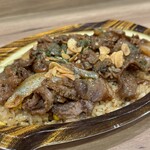 東急ストア - 鉄板炒め！ビーフガーリックライス（646円）