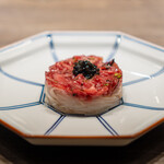 USHIGORO S. - 和牛タルタルとビーフン キャビア添え